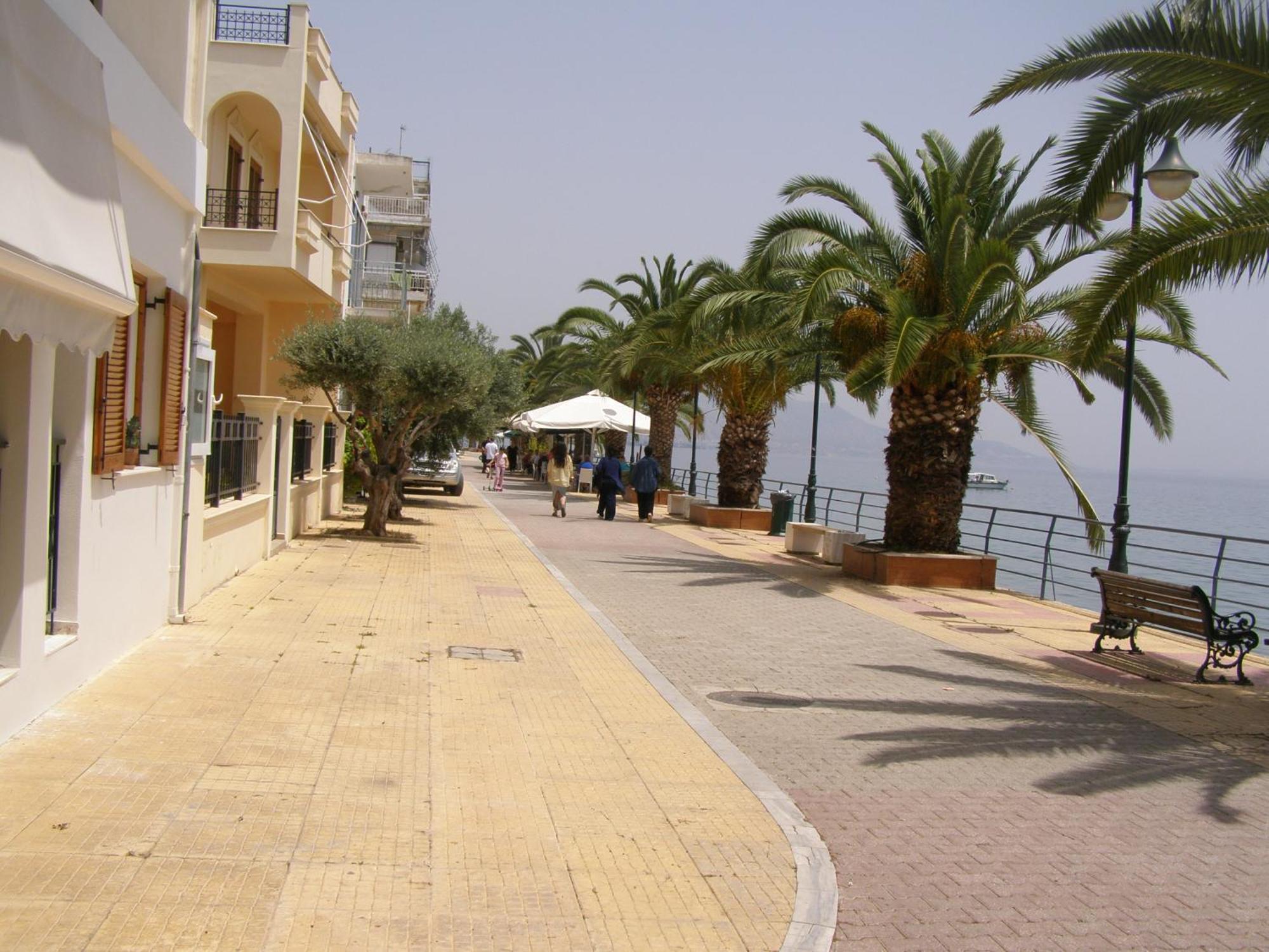 Apartment Doll House Next To The Sea